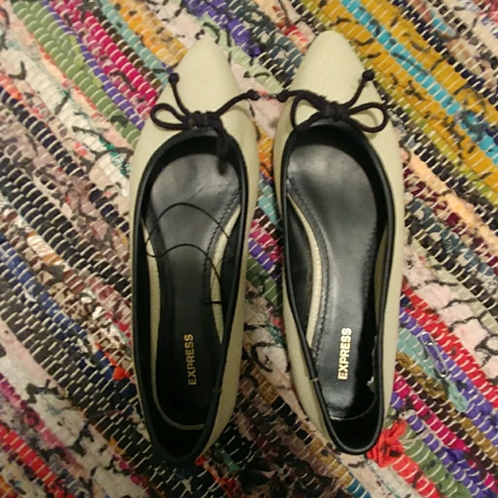 Express Pointed Ballet Flats Contrast Trim and Bow